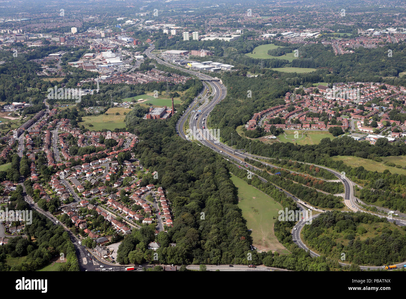 Luftaufnahme von der Ausfahrt 25 der Autobahn M60 in Stockport, Manchester, UK Stockfoto