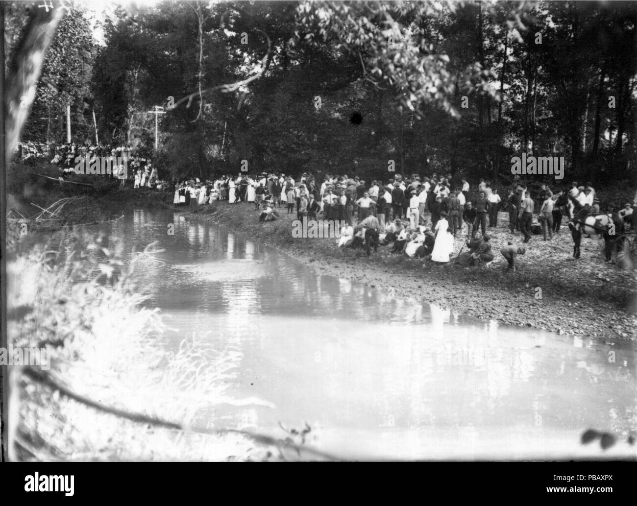 1040 Miami Universität Neuling - sophomore Wettbewerb Zuschauer auf Creek Bank 1913 (3192239706) Stockfoto