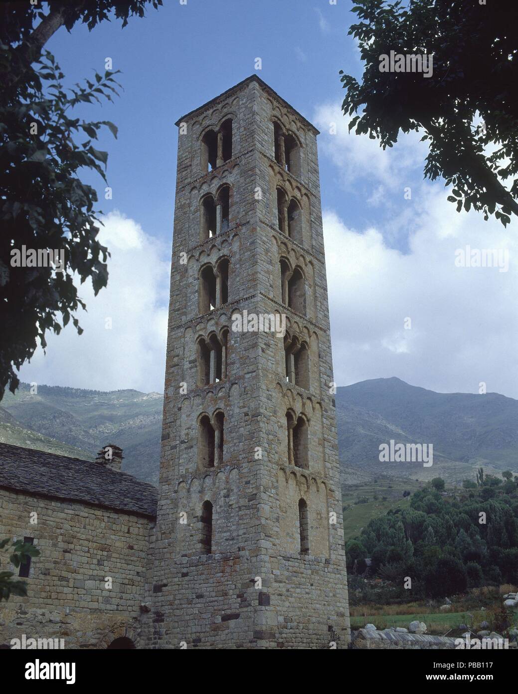 TORRE DE LA IGLESIA DE SAN CLEMENTE DE TAULL - SIGLO XII-ROMANICO ESPAÑOL. Lage: Iglesia de San Clemente, TAHULL/TAULL, MALLORCA, SPANIEN. Stockfoto