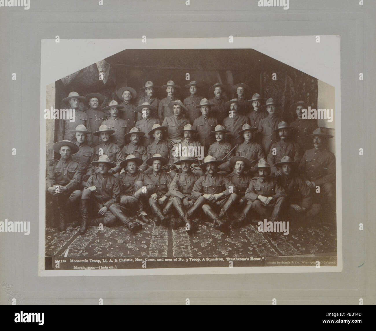 1058 Moosomin Truppe, Lt AE Christie Non Coms und Männer von Nr. 3 Troop, ein geschwader Nr. 59132 Ein (HS 85-10 -11353) Stockfoto