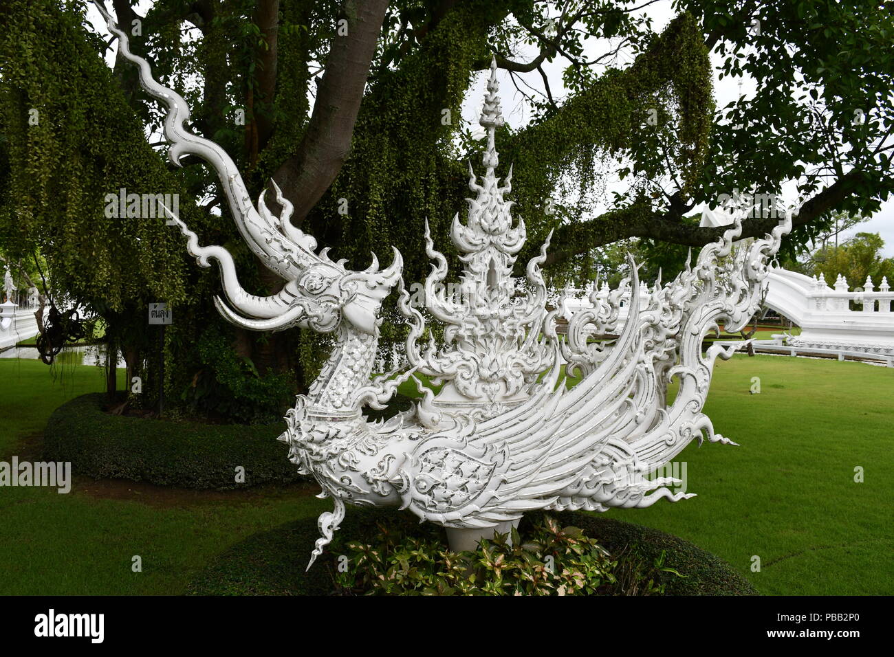 Bild Sammlung aus Der weiße Tempel in Chiang Rai, Thailand, dass die moderne Kunst Ansatz der Schöpfer, Chalermchai Kositpipat demonstrieren. Stockfoto