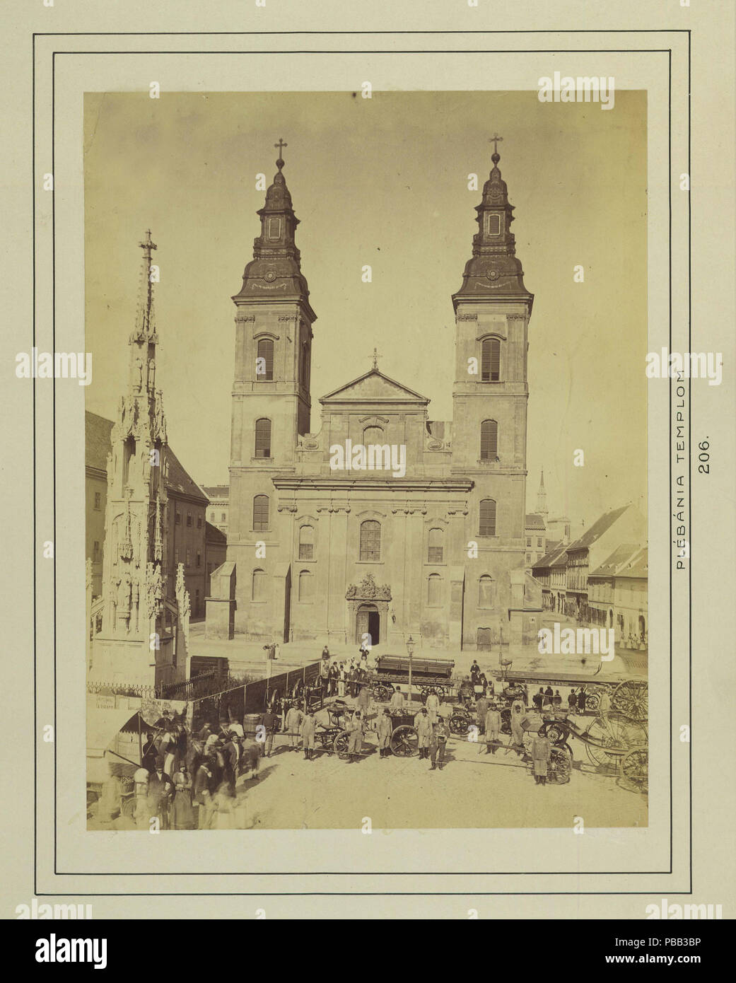 1078 Március 15. (Eskü) tér, Belvárosi Nagyboldogasszony, Főplébánia balra eine később elbontott Szentháromság - szobor. A-Fortepan 82279 Stockfoto