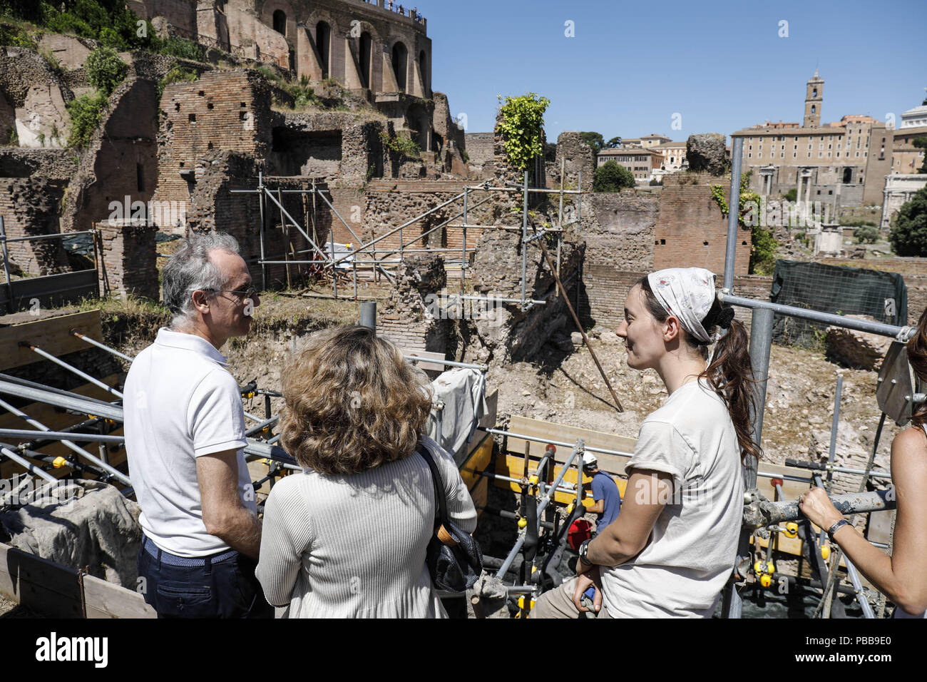 Öffentliche Aushub des Kolosseum archäologischen Park in Rom, Italien. Mit: Atmosphäre, wo: Rom, Latium, Italien Wann: 26 Jun 2018 Credit: IPA/WENN.com ** Nur für die Veröffentlichung in Großbritannien, den USA, Deutschland, Österreich, Schweiz ** verfügbar Stockfoto