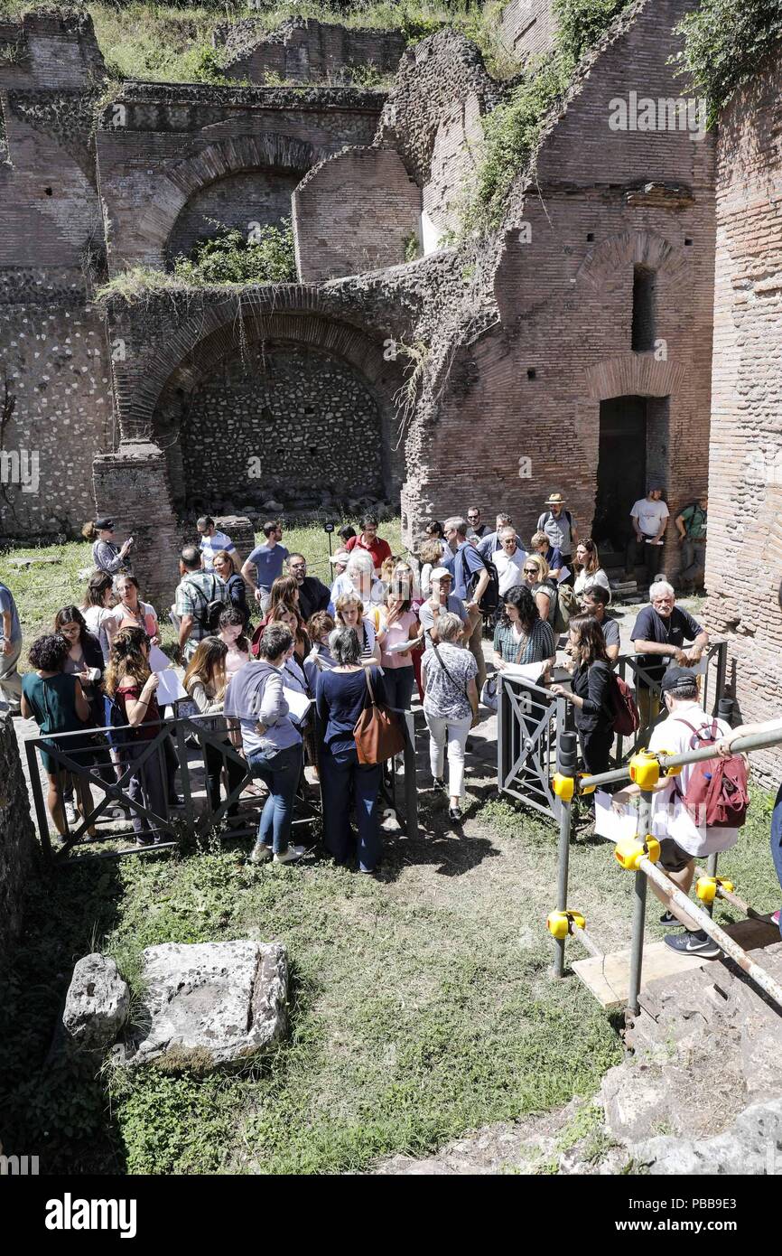 Öffentliche Aushub des Kolosseum archäologischen Park in Rom, Italien. Mit: Atmosphäre, wo: Rom, Latium, Italien Wann: 26 Jun 2018 Credit: IPA/WENN.com ** Nur für die Veröffentlichung in Großbritannien, den USA, Deutschland, Österreich, Schweiz ** verfügbar Stockfoto