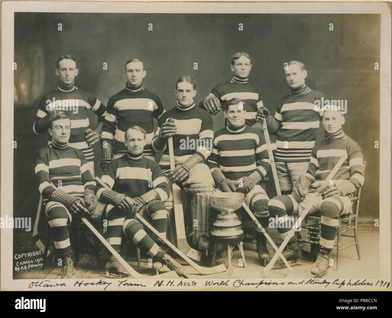 1144 Ottawa Hockey Team, NH Verband Weltmeister und Stanley Getränkehalter, 1911 (HS 85-10 -23753) Stockfoto