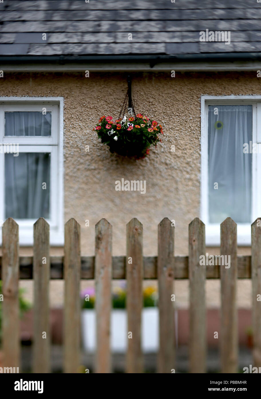 Windows und Blumen in der Grafschaft Kerry, Irland. Stockfoto