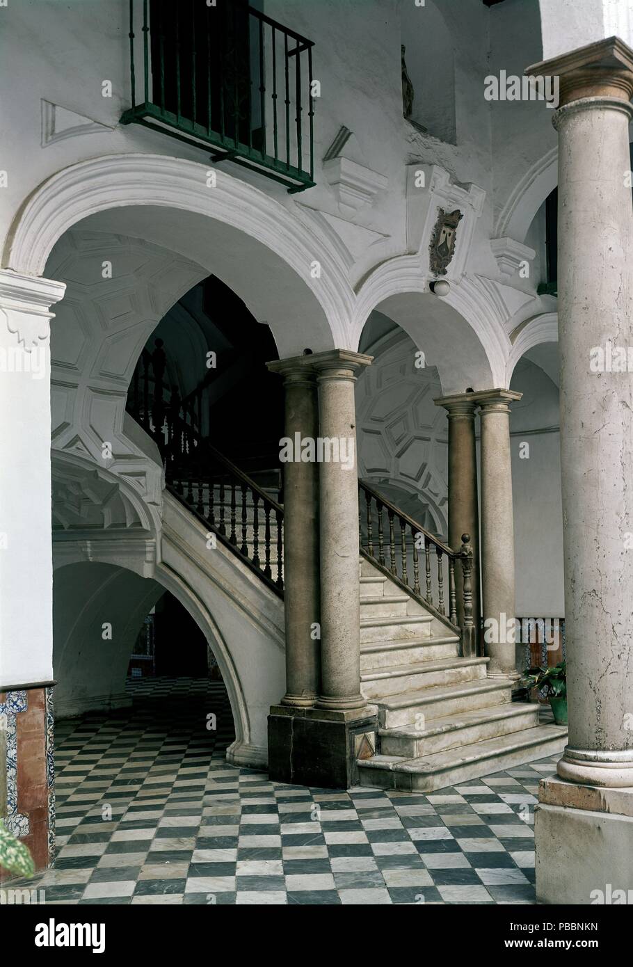 ESCALERA CONSTRUIDA CON DOBLE ACCESO. Autor: Pedro Luis Gutiérrez de San Martín (1705-1792). Ort: HOSPITAL DE MUJERES, Cadiz, Andalusien, Spanien. Stockfoto