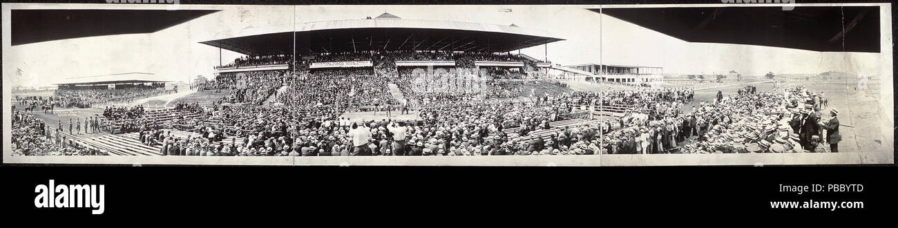 . Englisch: Willard - Johnson kämpfen. Englisch: Panorama von Jess Willard - Jack Johnson (Boxer) kämpfen, Havanna, Kuba. ca. 1915. 1165 Panorama von Willard - Johnson Kampf, Havanna, Kuba Stockfoto