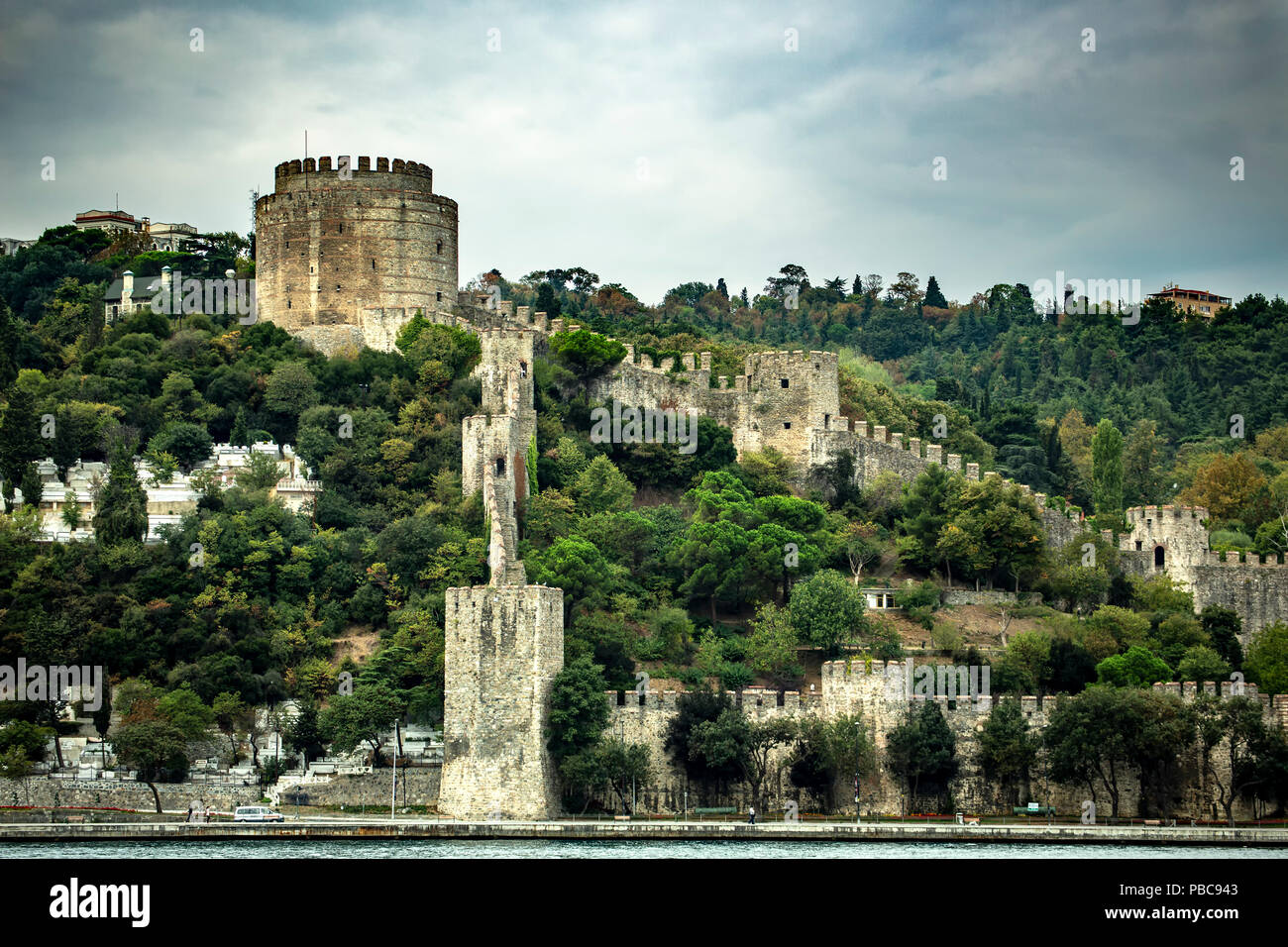 Festung Europa (rumelihisari) von der Straße von Bosporus, Istanbul, Türkei Stockfoto