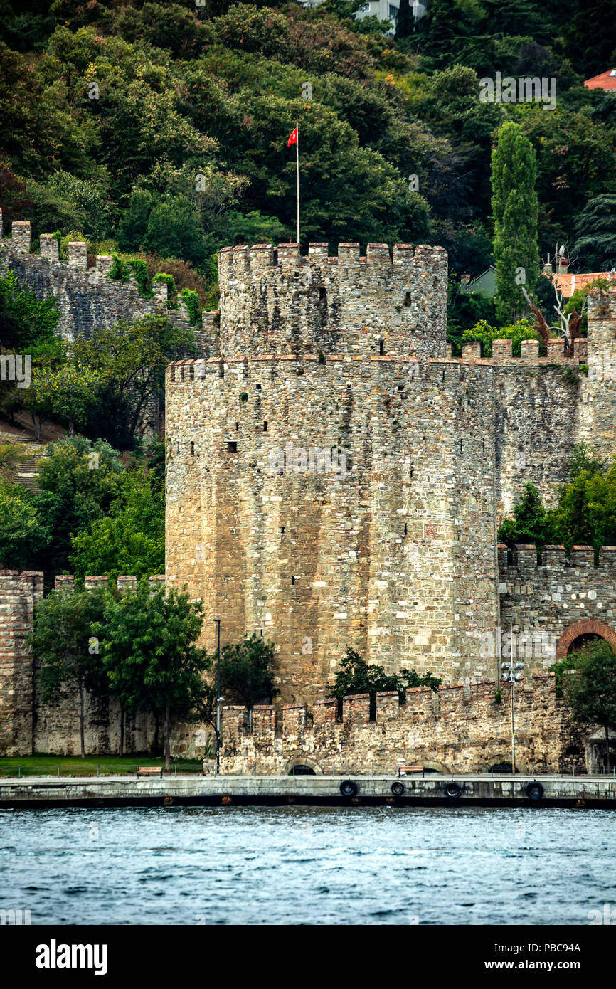Turm, Festung Europa (rumelihisari) von der Straße von Bosporus, Istanbul, Türkei Stockfoto