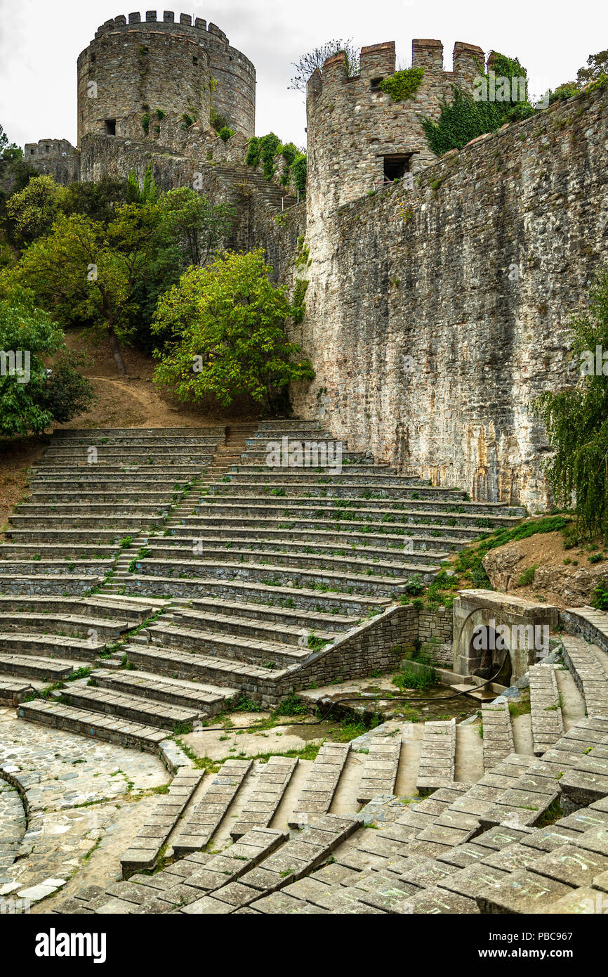 Türme und Sitze, Amphitheater, Festung Europa (rumelihisari), Istanbul, Türkei Stockfoto