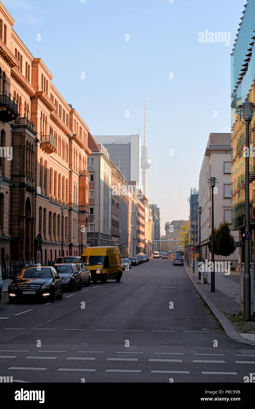 Straßenszene in der Innenstadt von Berlin. Stockfoto