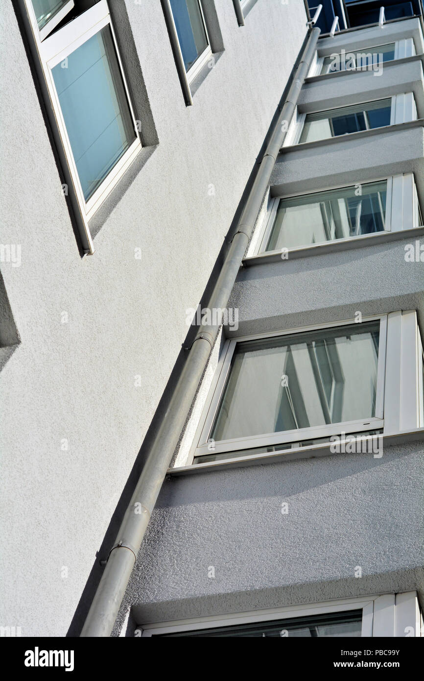 Fassade eines Hauses in der Innenstadt von Berlin. Stockfoto