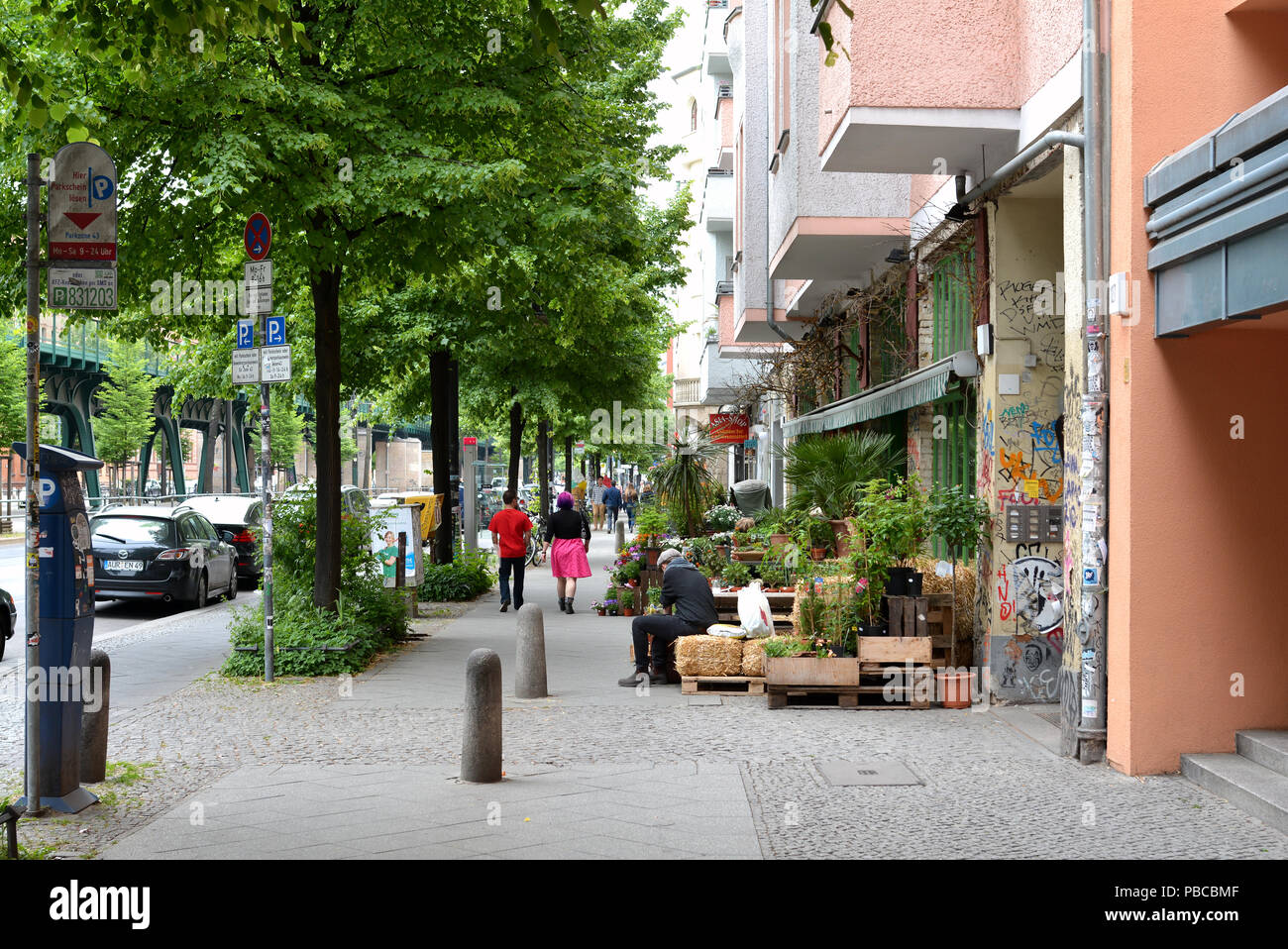 Street Scene im Bezirk Prenzlauer Berg in Berlin. Stockfoto
