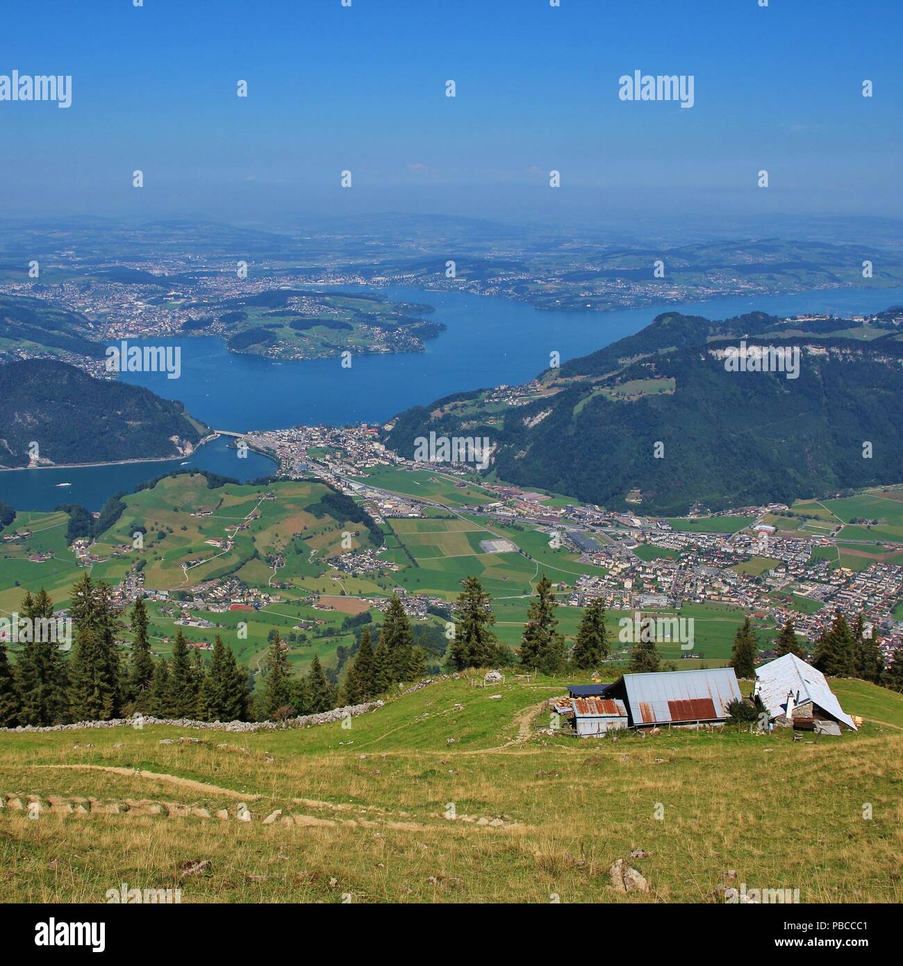 Fernsicht auf See Vierwaldstattersee und Luzern. Blick vom Stanserhorn. Stockfoto