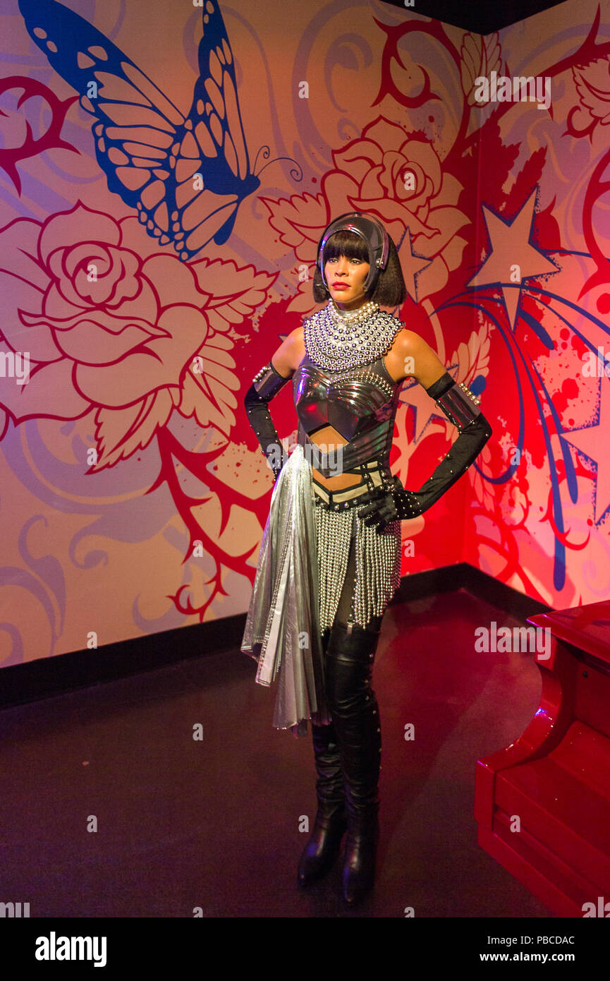 LOS ANGELES, USA - 28.September 2015: Whitney Houston im Madame Tussauds Hollywood Wax Museum. Marie Tussaud wurde als Marie Grosholtz 1761 geboren Stockfoto