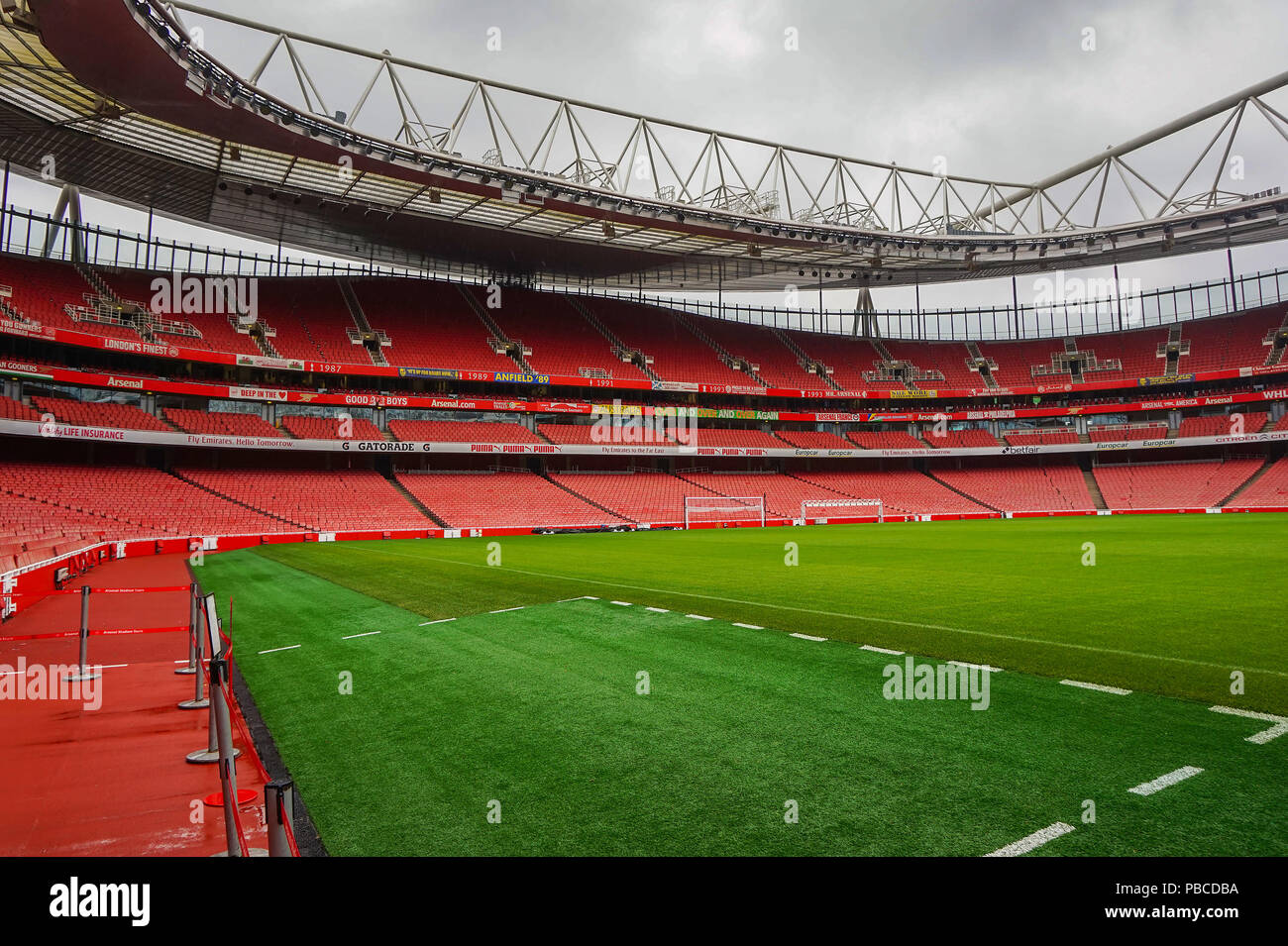 Arsenal Emirates Stadion mit einer Kapazität von über 60.000 ist sie die drittgrößte Fußballstadion in England nach Wembley und Old Trafford. Stockfoto