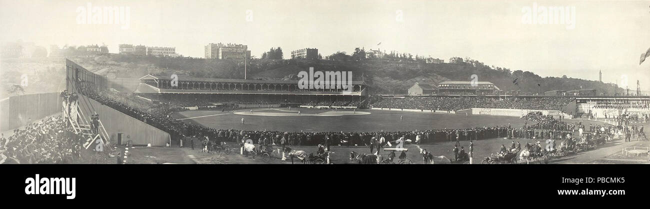 . Englisch: Panorama der Polo Grounds. Die Morris-Jumel-Villa befindet sich an der oberen rechten auf den Coogan Bluff. Originaltitel: "eciding Spiel wetten. Staatsangehörige und Amerikanische Ligen B.B.'. ca. 1905 1210 Polo Grounds panorama Stockfoto