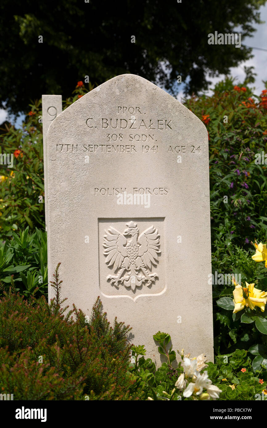 Grab eines polnischen Soldaten in Brebières (St Omer) Souvenir Friedhof in Saint-Omer, Frankreich. Der Friedhof, betrieben durch Commonwealth Kriegsgräber Ibn Stockfoto