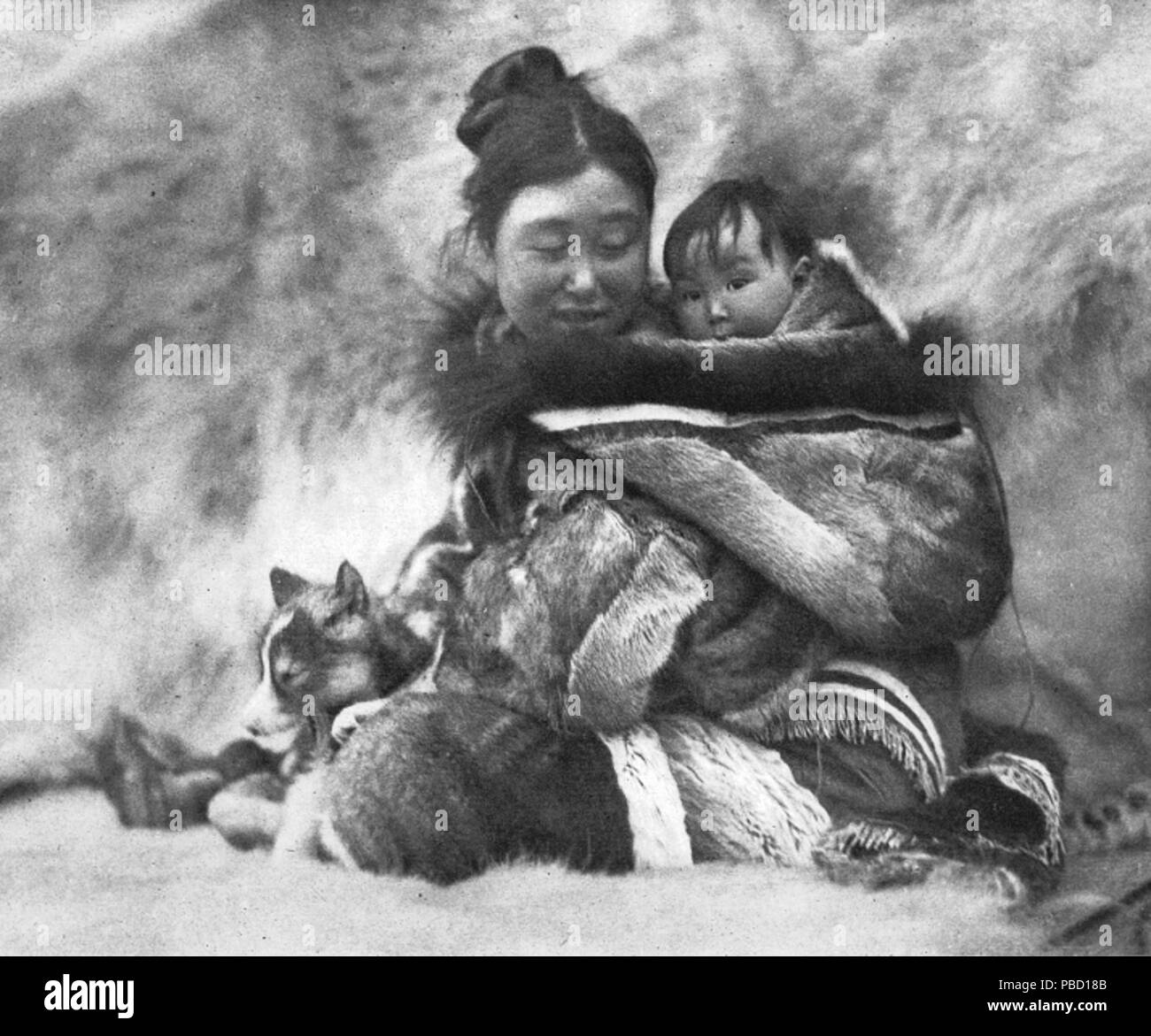 . Englisch: Drucken, Nyla (Nanook, der Frau im Film) & Kind, Kap Dufferin, QC, 1920-21, Robert J. Flaherty, Tinte auf Papier - Kupfer - Platte Prozess - 27 x 35 cm Français: Eindruck, Nyla (femme de Nanook dans le film) et son enfant, cap Dufferin, QC, universitätsreformkommission, Robert J. Flaherty, Encre sur Papier, 27 x 35 cm. 1920 oder 1921 1264 Robert Flaherty Nyla 1920 Stockfoto