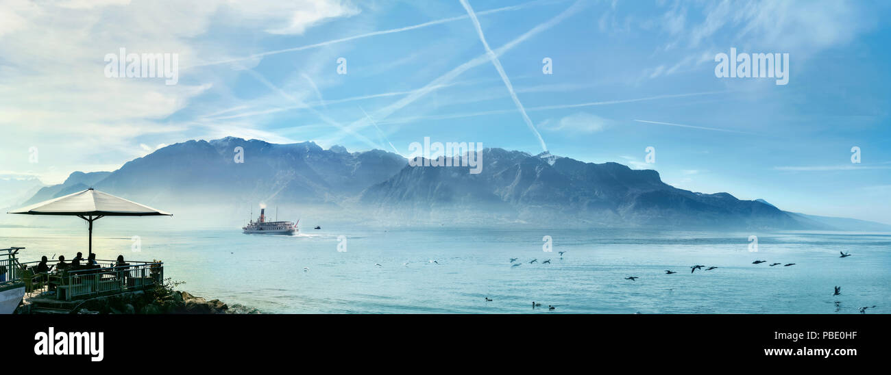 Panoramablick auf den Genfer See in Vevey Stadt. Kanton Waadt, Schweiz Stockfoto