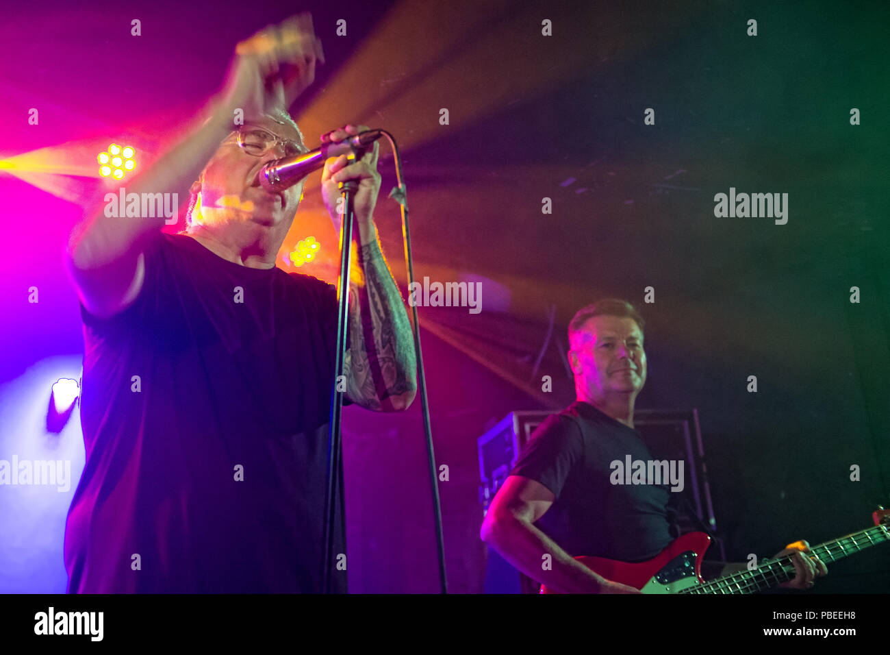 Glasgow, Schottland. 27., Juli, 2018. Neue schottische Band Caezar spielen mit ex-Schalldämpfer Joe Donnelly und Jinky Gilmore live spielen zum ersten Mal in Oran Mor. © Stuart Westwood/Alamy leben Nachrichten Stockfoto