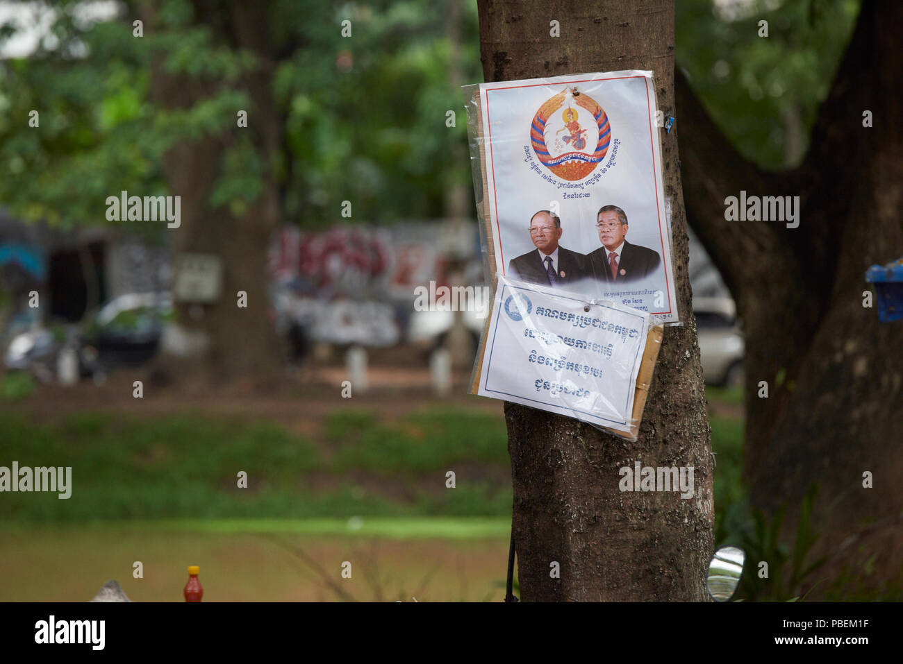 Siem Reap, Kambodscha. Samstag, 28. Juli 2018: Die KAMBODSCHANISCHEN Bundestagswahlkampf Poster mit Volkspartei Kandidaten in Siem Reap. Die Umfragen am Sonntag 29. Juli. Credit: Nando Machado/Alamy leben Nachrichten Stockfoto