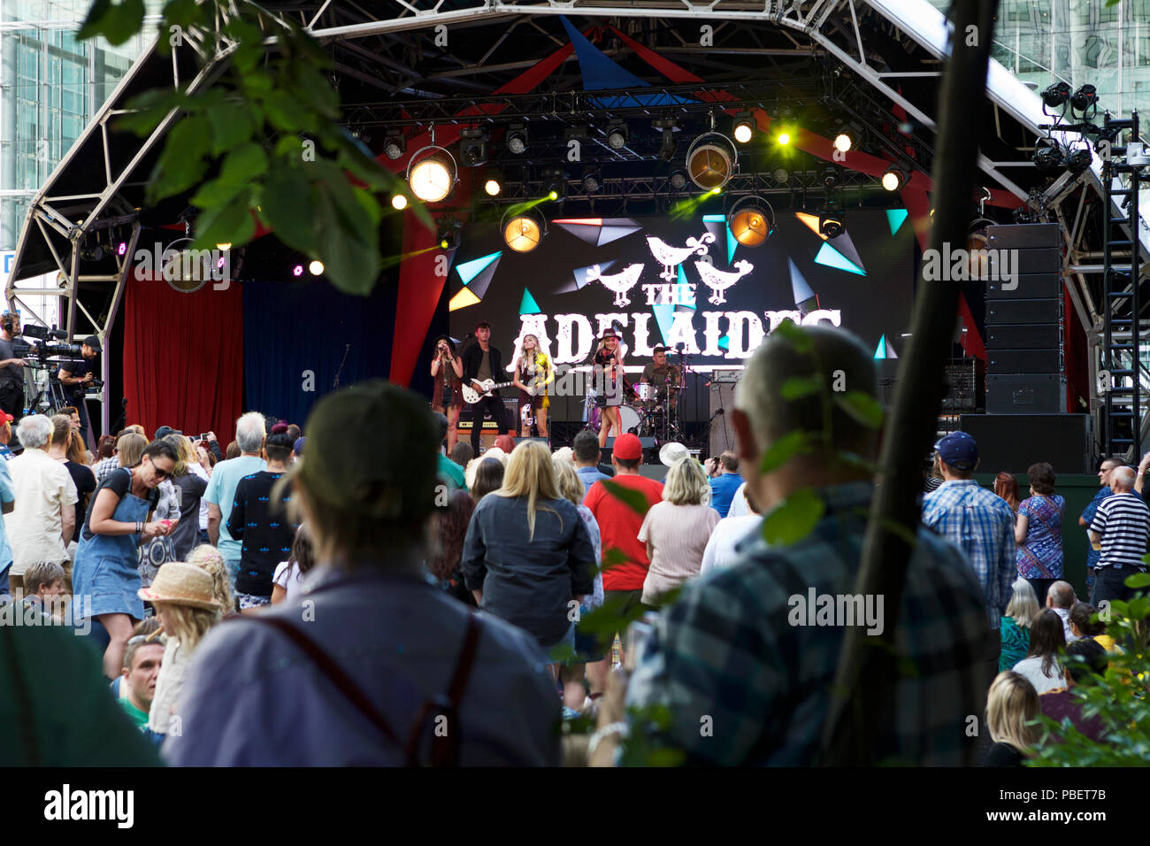 London, GB, 28. Juli 2018. Ein Country Music Festival - Nashville Meets London - Am 28. und 29. Juli in Canary Wharf. Die Adelaides durchführen auf der Bühne. Stockfoto