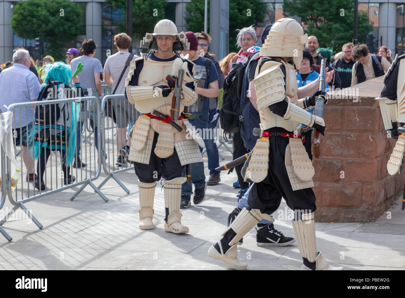 Manchester, Großbritannien. 28. Juli 2018 - Unter fester Sicherheit als Reaktion auf die jüngsten Ereignisse in Manchester, Manchester Central öffnete seine Türen für die Manchester Comic. Con. Besonderes Augenmerk wurde auf die "Waffen", die die 100 Super Heroes Fans brachten einen Tag Spaß haben, einige neue Comics zu kaufen und zu sehen und haben Fotos mit Ihrem Liebling Akteure übernommen und hören ihnen zu, wie sie in einem der vielen Stadien Credit: John Hopkins/Alamy Leben Nachrichten befragt wurden. Stockfoto