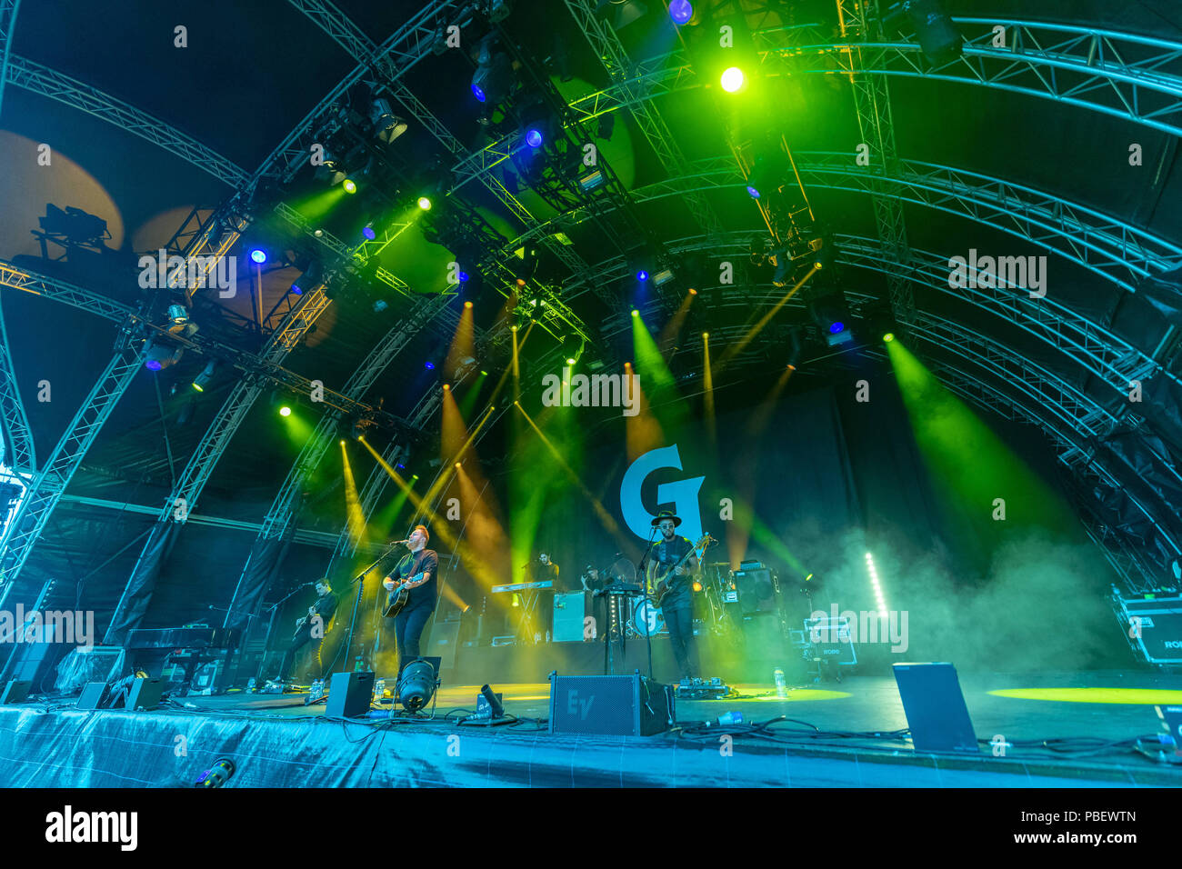 Dublin, Dublin, Irland. 28. Juli 2018. Irlands Gavin James gesehen auf der Bühne singen und Gitarre spielen am Trinity College Dublin. Credit: Ben Ryan/SOPA Images/ZUMA Draht/Alamy leben Nachrichten Stockfoto