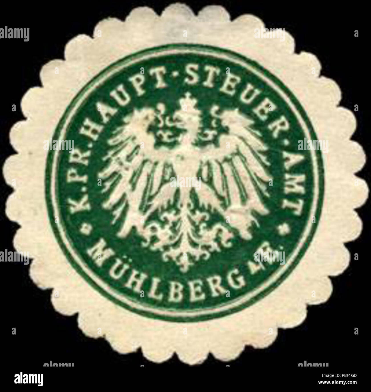 Alte Briefverschlussmarke aus Papier, welche seit ca. 1850 von Behoerden, Anwaelten, Notaren und Firmen zum Verschliessen der Post verwendet wurde. 1453 Siegelmarke Königlich Preussische Haupt - Steuer - Amt - mühlberg an der Elbe W 0226804 Stockfoto