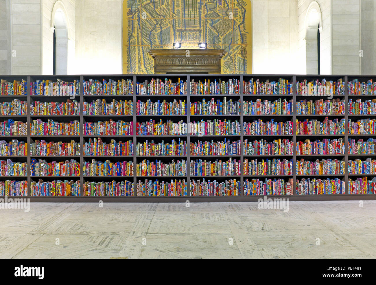 Die amerikanische Bibliothek kunst Installation von Yinka Shonibare in Cleveland Öffentliche Bibliothek Brett Hall in Cleveland, Ohio, USA. Stockfoto