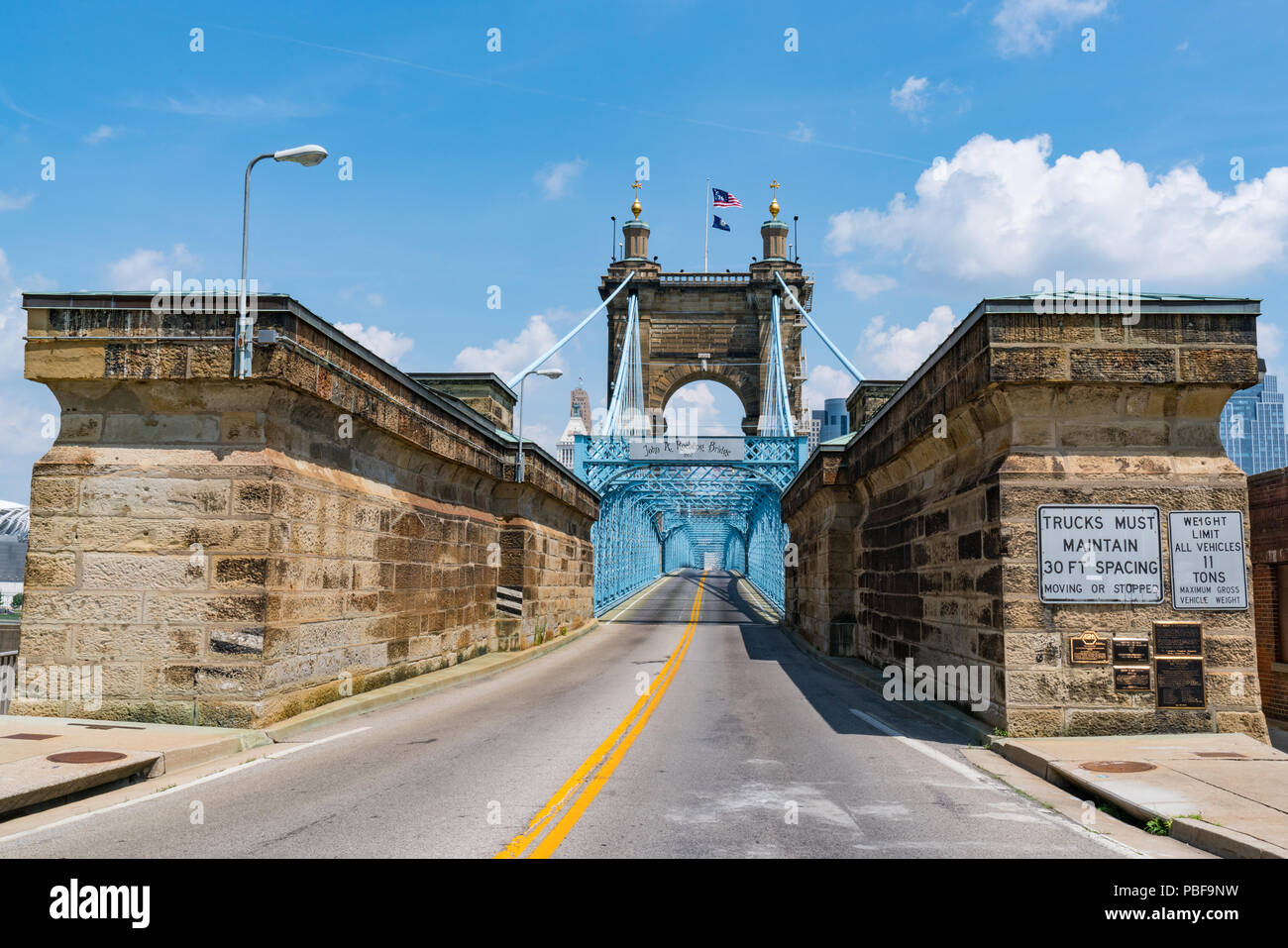 Die historische John A. Roebling Suspension Bridge in Cincinnati, Ohio Stockfoto