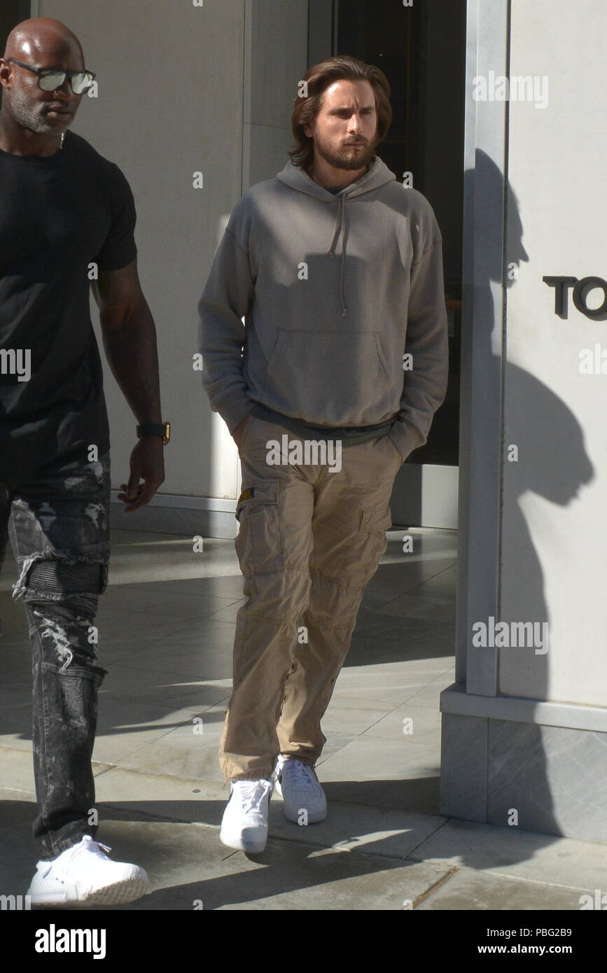 Scott Disick Tragen Winter Fashion Auf Einem Sehr Warmen Tag In La Wie Wir Die Reality Show Star Tragt Einen Pullover Bei Uber 80 Grad Hitze In Beverly Hills Beschmutzt Wahrend Herauf