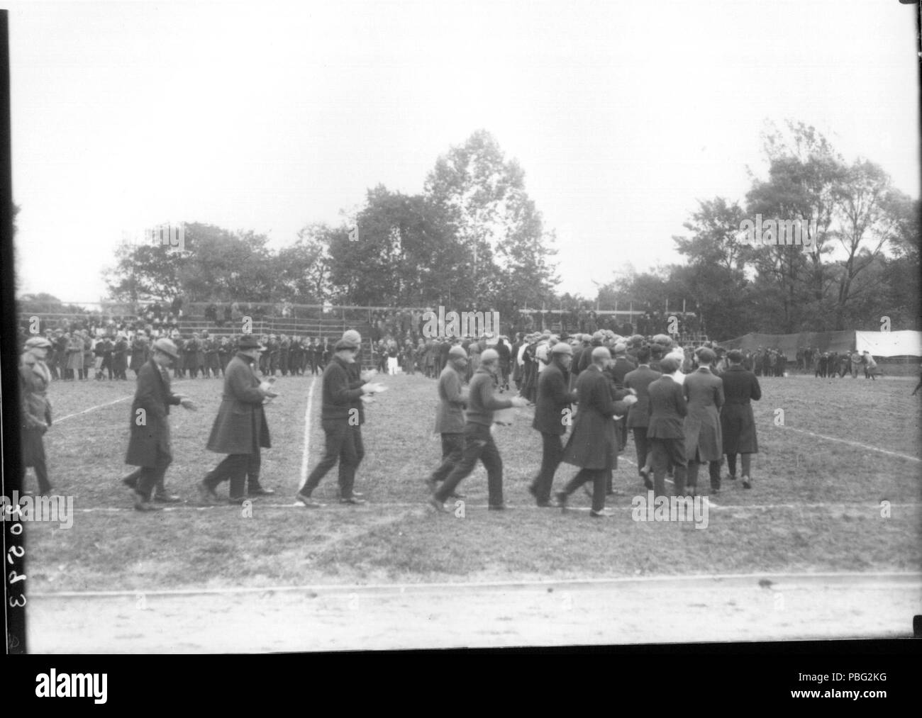 1547 Snake Dance bei Miami-Wittenberg Fußballspiel 1921 (3190733859) Stockfoto