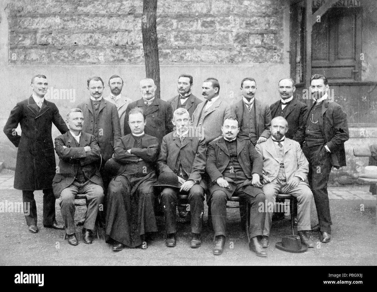 1597 Tableau, Männer, Hof Fortepan 19556 Stockfoto