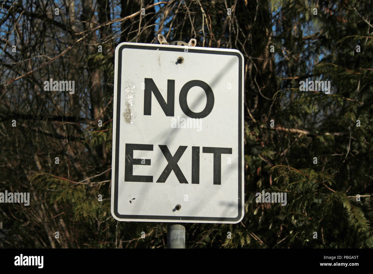 Keine Ausfahrt auf einer Stange Stockfoto