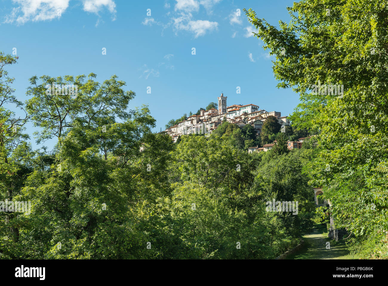 Sacro Monte di Varese, malerischen, mittelalterlichen Dorf im Norden von Italien, am Ende der Heilige Weg von 14 Kapellen. Weltkulturerbe der Unesco Stockfoto