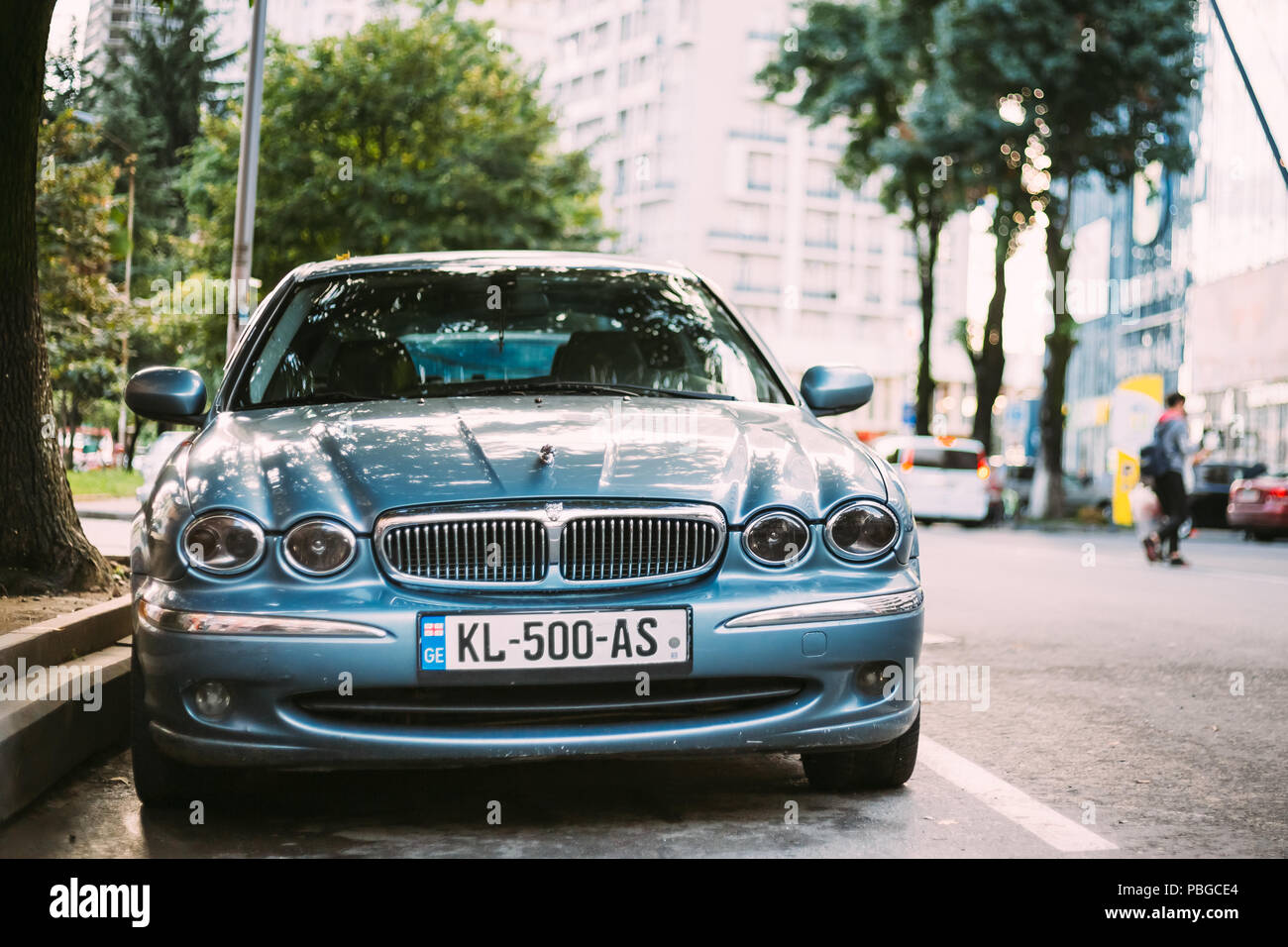 Batumi, Adscharien, Georgien - September 7, 2017: Jaguar X-Type Auto geparkt in der Straße. X-Type ist ein luxuriöses Auto das war hergestellt und Markete Stockfoto
