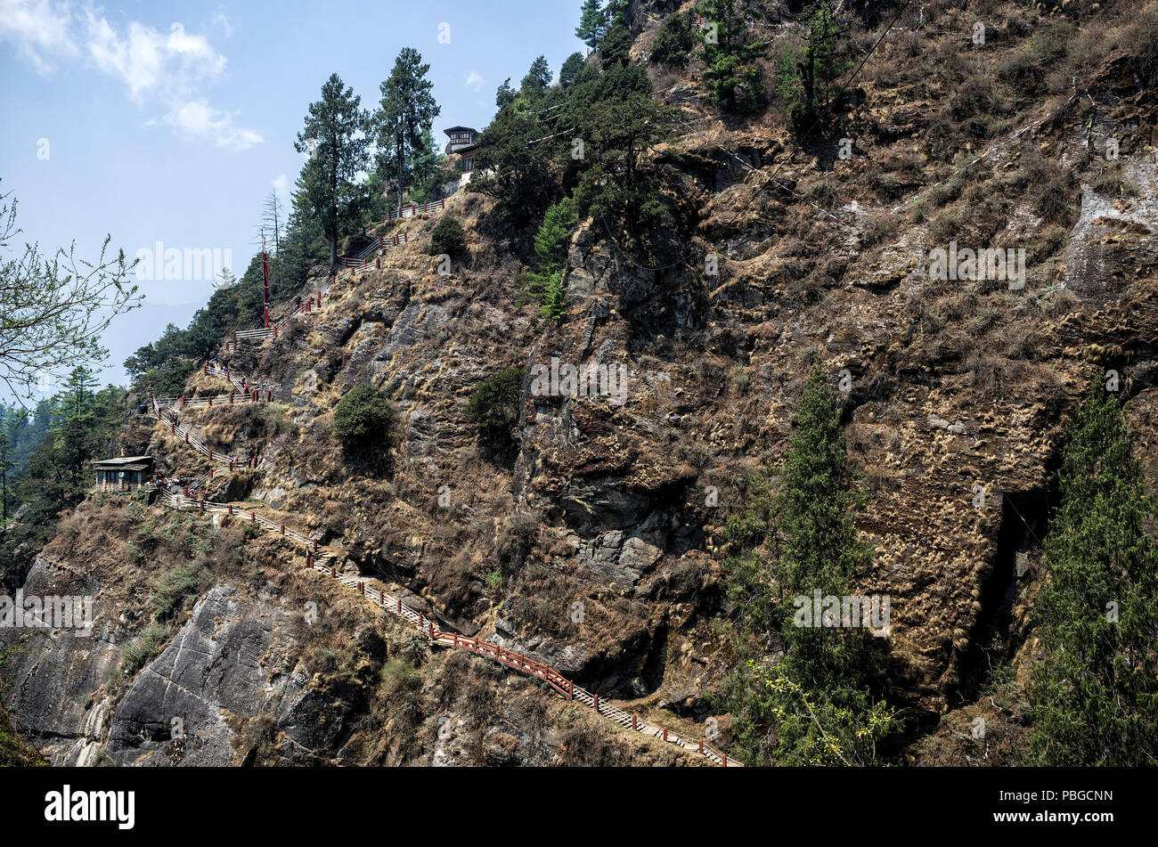 Die schmalen steilen Treppen, die zu dem Tiger's Nest, Taktshang Kloster, Bhutan - Tiger Nest Kloster auch bekannt als Taktsang Palphug Monast Stockfoto