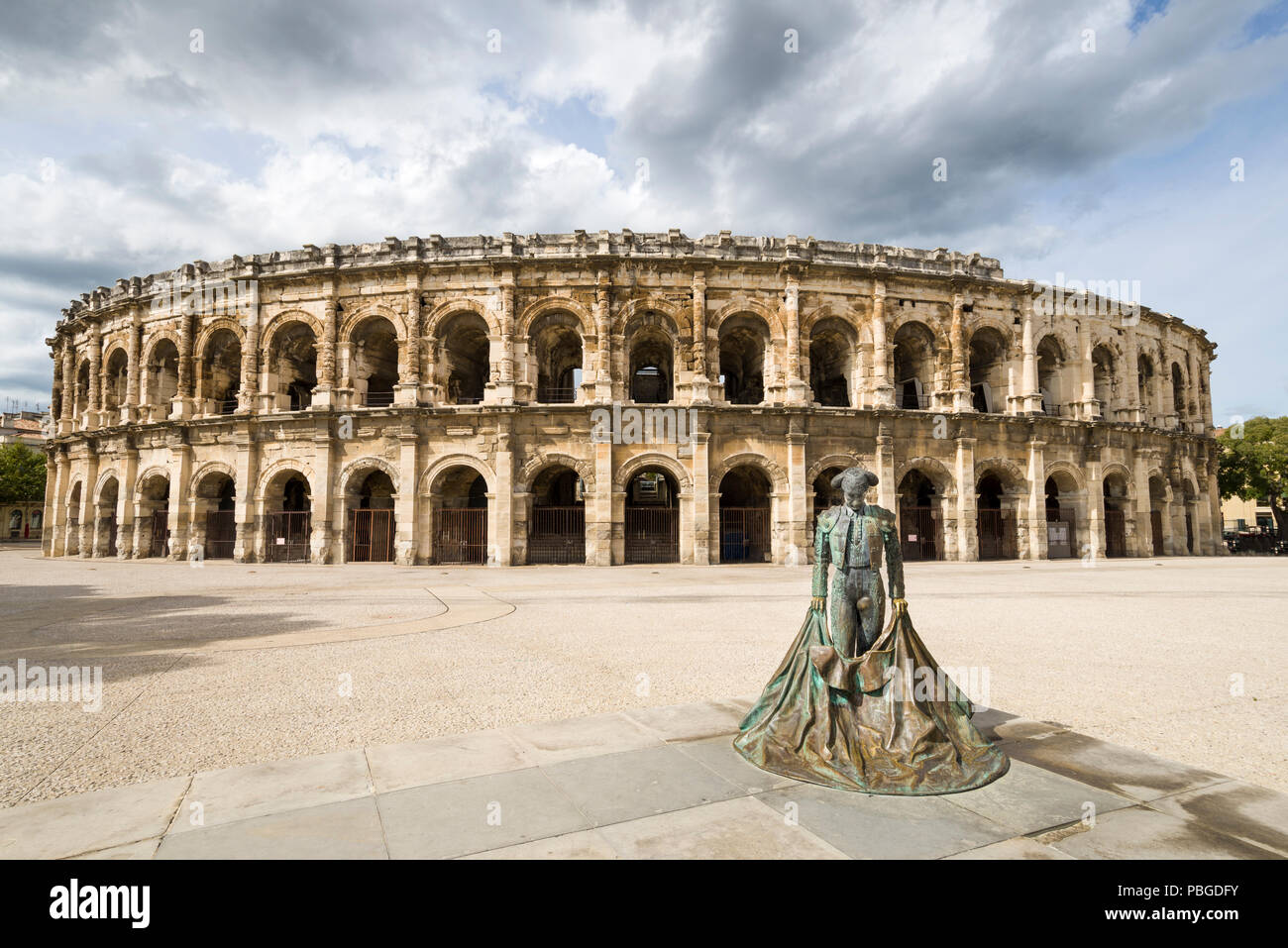 Um 70 N.CHR., die Arena von Nimes gebaut ist eines der am besten vorbereiteten römischen Amphitheater der Welt. Stockfoto