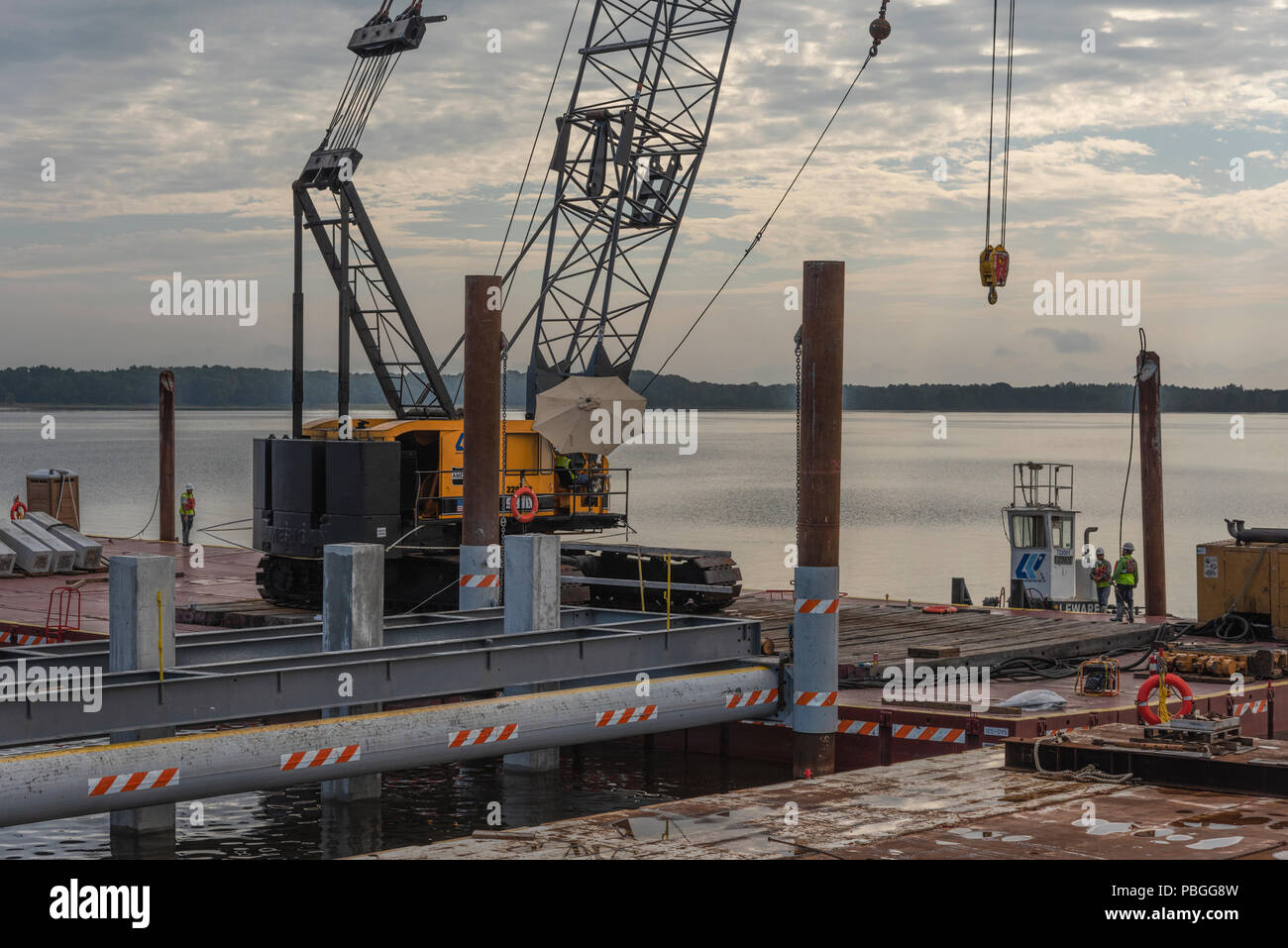 Aufbau der SR 19 Brücke am kleinen See Harris in Lake County, Florida, USA Stockfoto