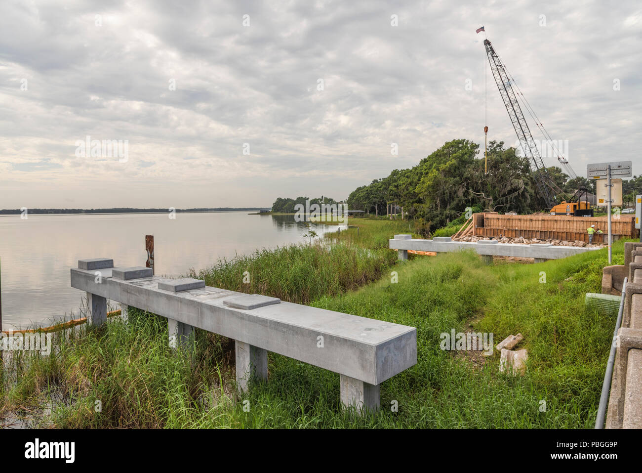 Aufbau der SR 19 Brücke am kleinen See Harris in Lake County, Florida, USA Stockfoto