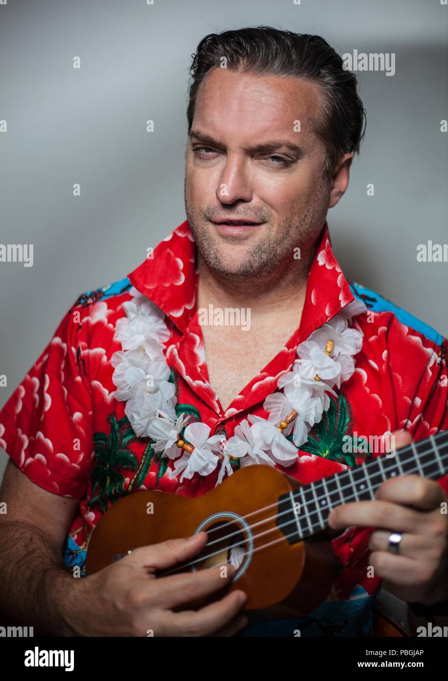 Porträt eines Mannes, seiner inneren Elvis channeling Stockfoto Porträt eines Mannes, seiner inneren Elvis channeling Stockfoto