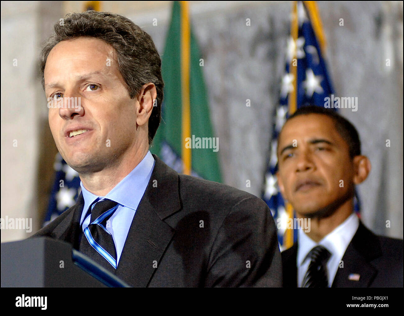 Geithner spricht bei seiner Vereidigung Zeremonie am 26 Januar, 2009 in der Bar Zimmer an der Abteilung des Finanzministeriums. Stockfoto