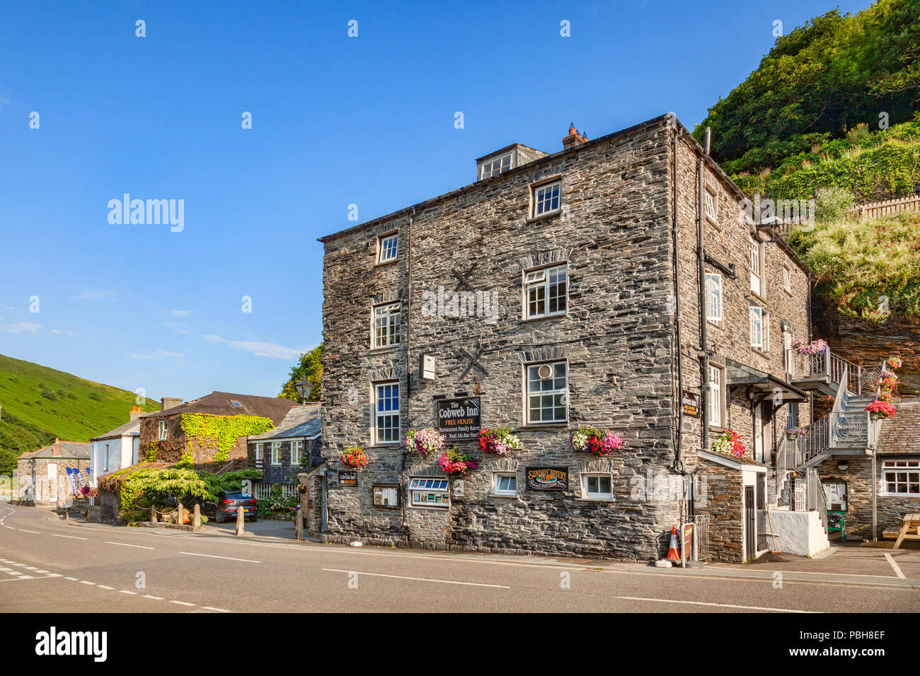 Vom 2. Juli 2018: Garfield, UK: um den Verlauf des Cobwebs Inn, ein Freies Haus in der Cornish Dorf. Stockfoto