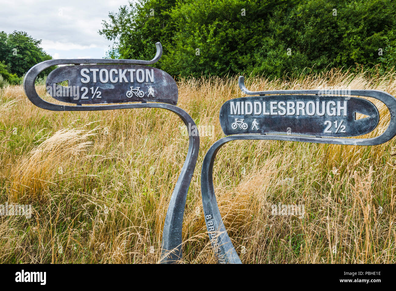 Wegweiser für Stockton und Middlesbrough in der Nähe des Newport Bridge in Middelesbrough, England, Großbritannien Stockfoto