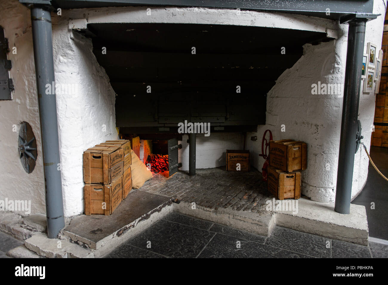 DUBLIN, Irland - 12. JULI 2016: Dekoration der Old Jameson Distillery, Smithfield Square in Dublin, Irland. Die ursprüngliche Website, wo Jameson Irish Stockfoto