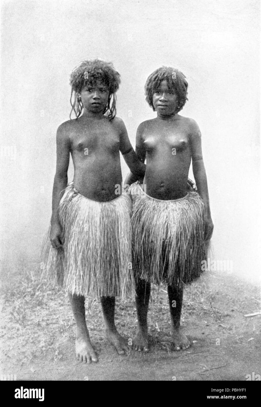 1782 Zwei typische Mädchen von dobu Stockfoto