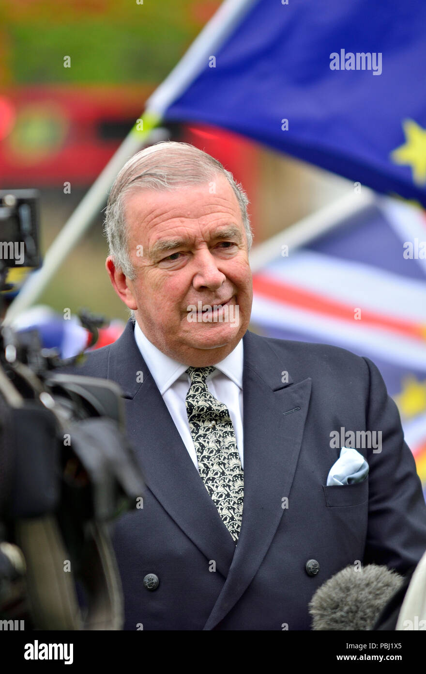 Admiral Alan West, Baron westlich von spithead auf College Green, Westminster, Juli 2018 befragt. Arbeit Parlamentarischer Staatssekretär bei Stockfoto